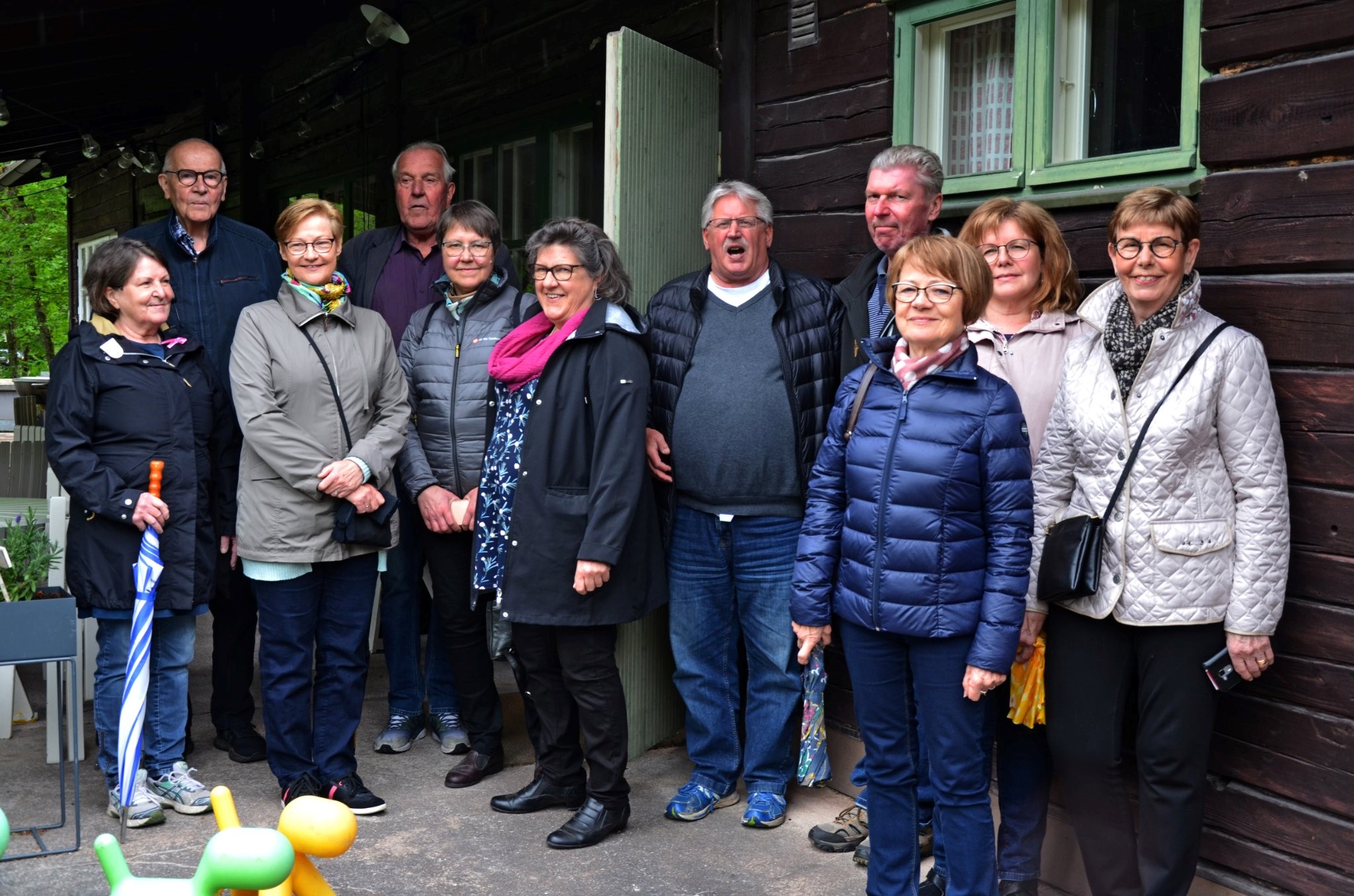 Kuvassa voi olla 9 henkil, seisovat ihmiset ja ulkoilu